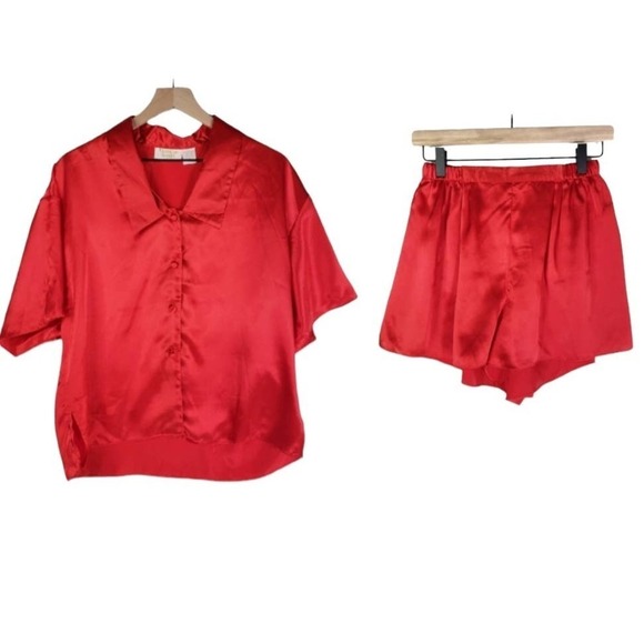Vintage Victoria's‎ Secret Gold Label Satin Pajama Set M Red Shorts Top - Picture 1 of 12